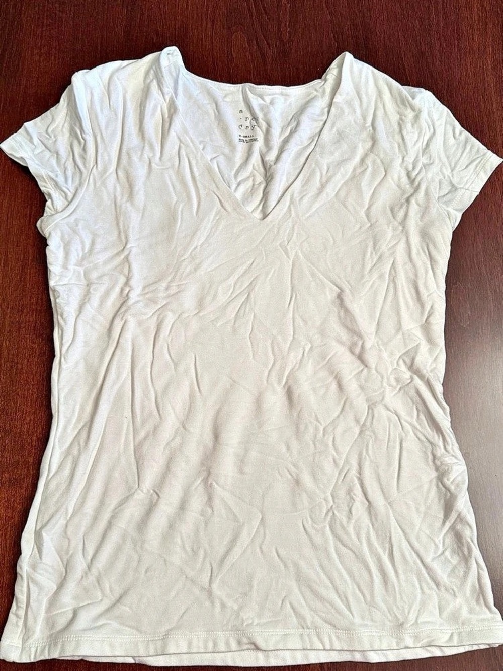 a new day Short-Sleeve V-Neck T-Shirt White XA